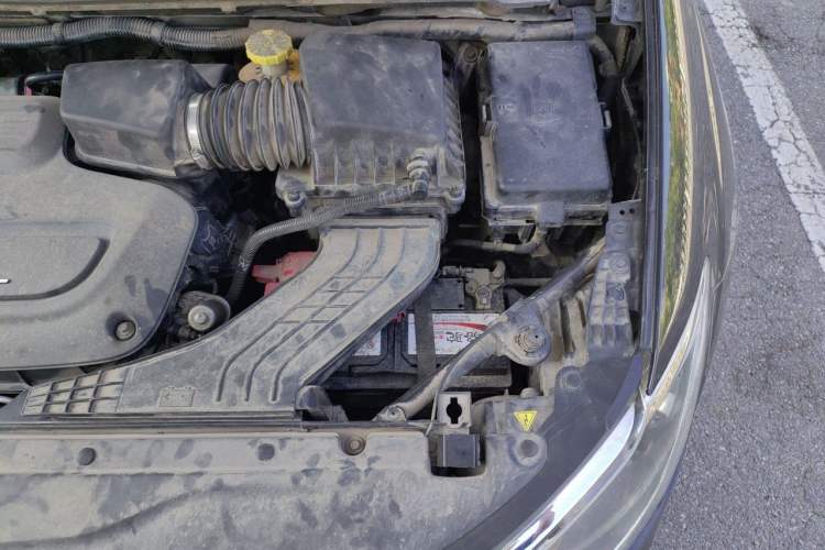 Used Chrysler Grand Voyager 2017 3.6L Premium Edition Engine Bay Left