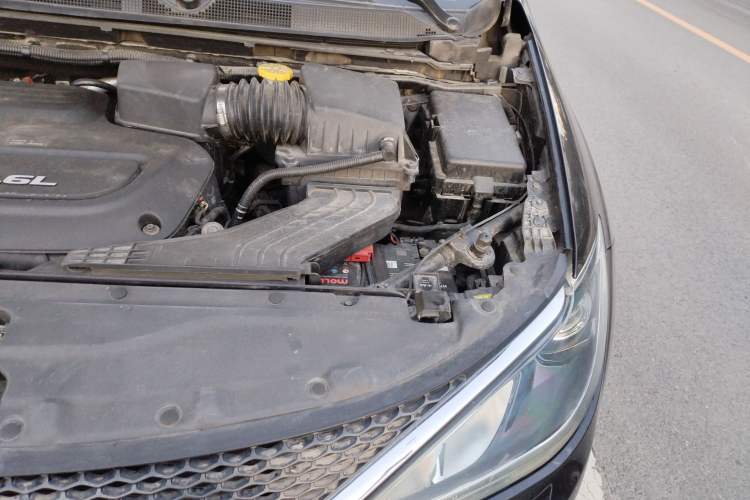 Used Chrysler Grand Voyager 2017 3.6L Premium Edition Engine Bay Left