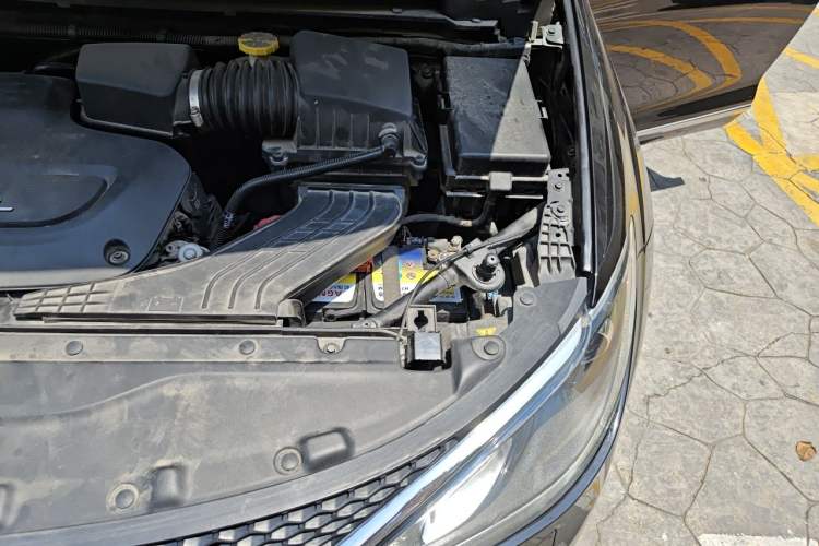 Used Chrysler Grand Voyager 2017 3.6L Premium Edition Engine Bay Left
