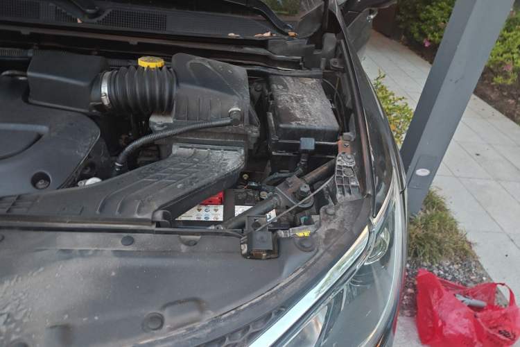 Used Chrysler Grand Voyager 2017 3.6L Premium Edition Engine Bay Left