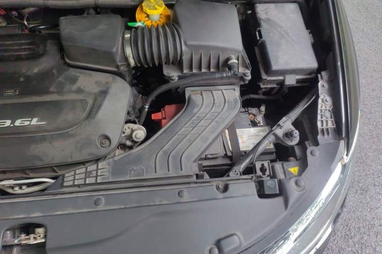 Used Chrysler Grand Voyager 2017 3.6L Premium Edition Engine Bay Left