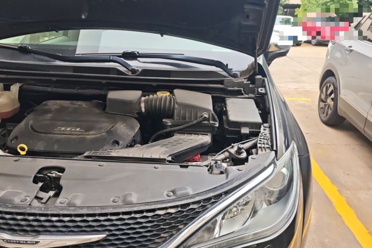 Used Chrysler Grand Voyager 2017 3.6L Premium Edition Engine Bay Left
