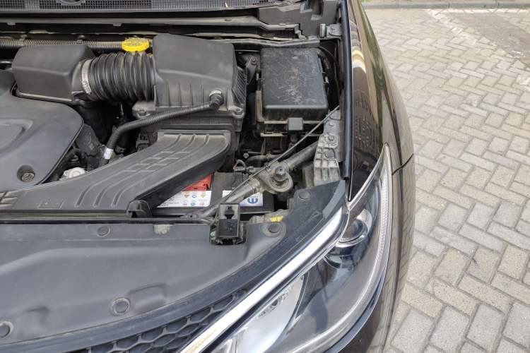 Used Chrysler Grand Voyager 2017 3.6L Premium Edition Engine Bay Left
