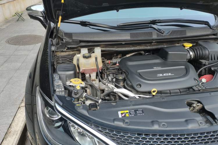 Used Chrysler Grand Voyager 2017 3.6L Premium Edition Engine Bay Right