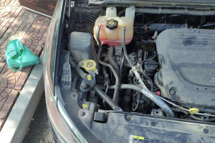 Used Chrysler Grand Voyager 2017 3.6L Premium Edition Engine Bay Right