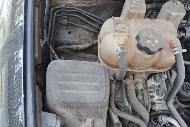 Used Chrysler Grand Voyager 2017 3.6L Premium Edition Engine Bay Right