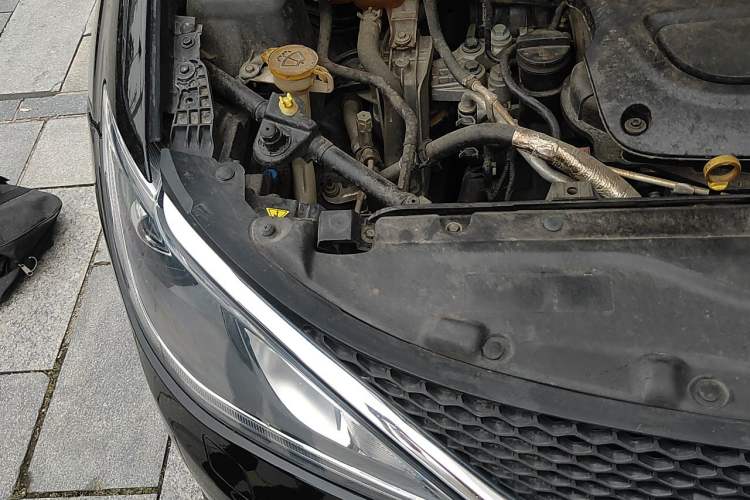 Used Chrysler Grand Voyager 2017 3.6L Premium Edition Engine Bay Right