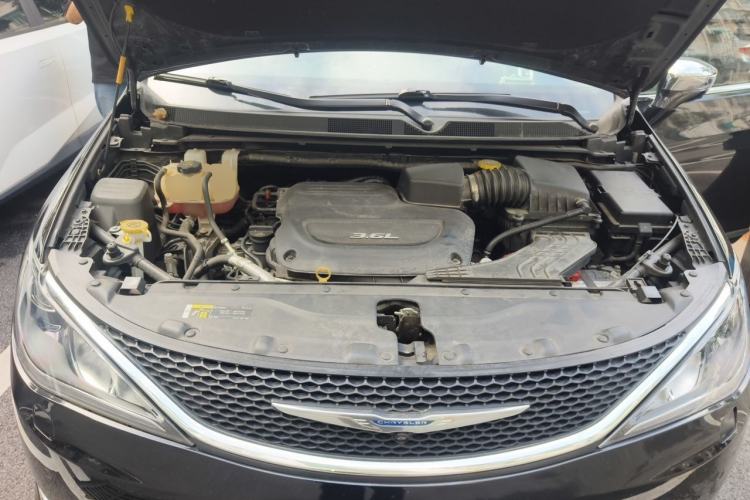 Used Chrysler Grand Voyager 2017 3.6L Premium Edition Engine Bay