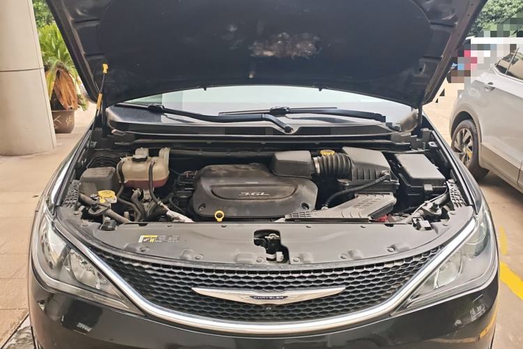 Used Chrysler Grand Voyager 2017 3.6L Premium Edition Engine Bay