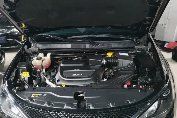 Used Chrysler Grand Voyager 2017 3.6L Premium Edition Engine Bay