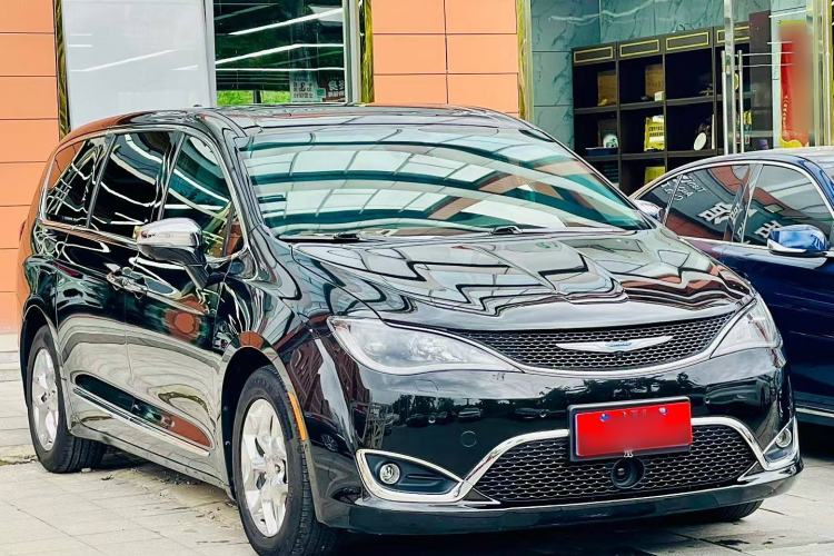 Used Chrysler Grand Voyager 2017 3.6L Premium Edition Exterior 1