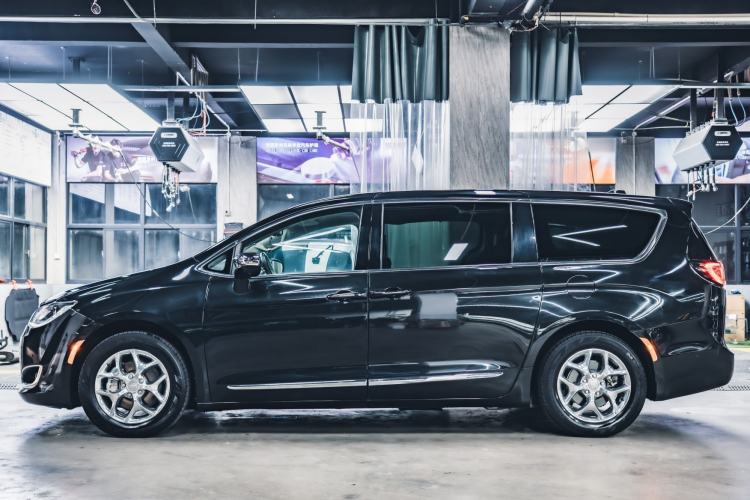 Used Chrysler Grand Voyager 2017 3.6L Premium Edition Exterior 1