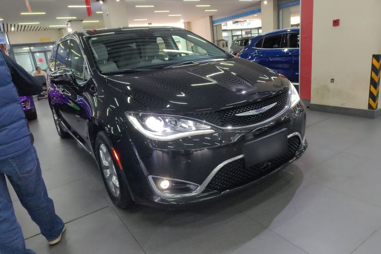 Used Chrysler Grand Voyager 2017 3.6L Premium Edition Exterior 2
