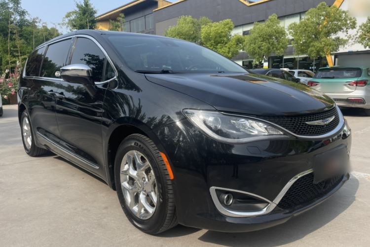 Used Chrysler Grand Voyager 2017 3.6L Premium Edition Exterior 2