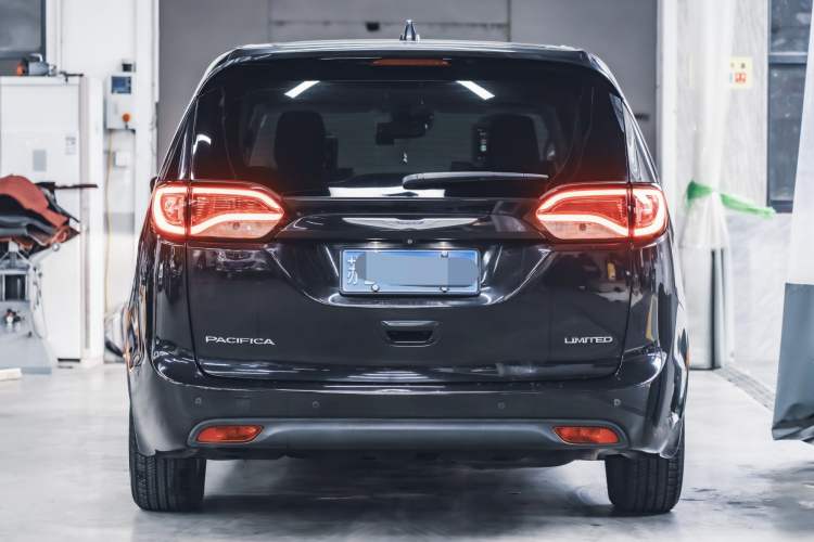 Used Chrysler Grand Voyager 2017 3.6L Premium Edition Exterior 3