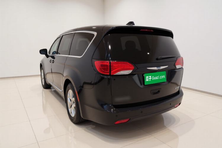 Used Chrysler Grand Voyager 2017 3.6L Premium Edition Exterior 3