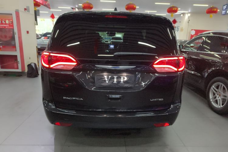 Used Chrysler Grand Voyager 2017 3.6L Premium Edition Exterior 4