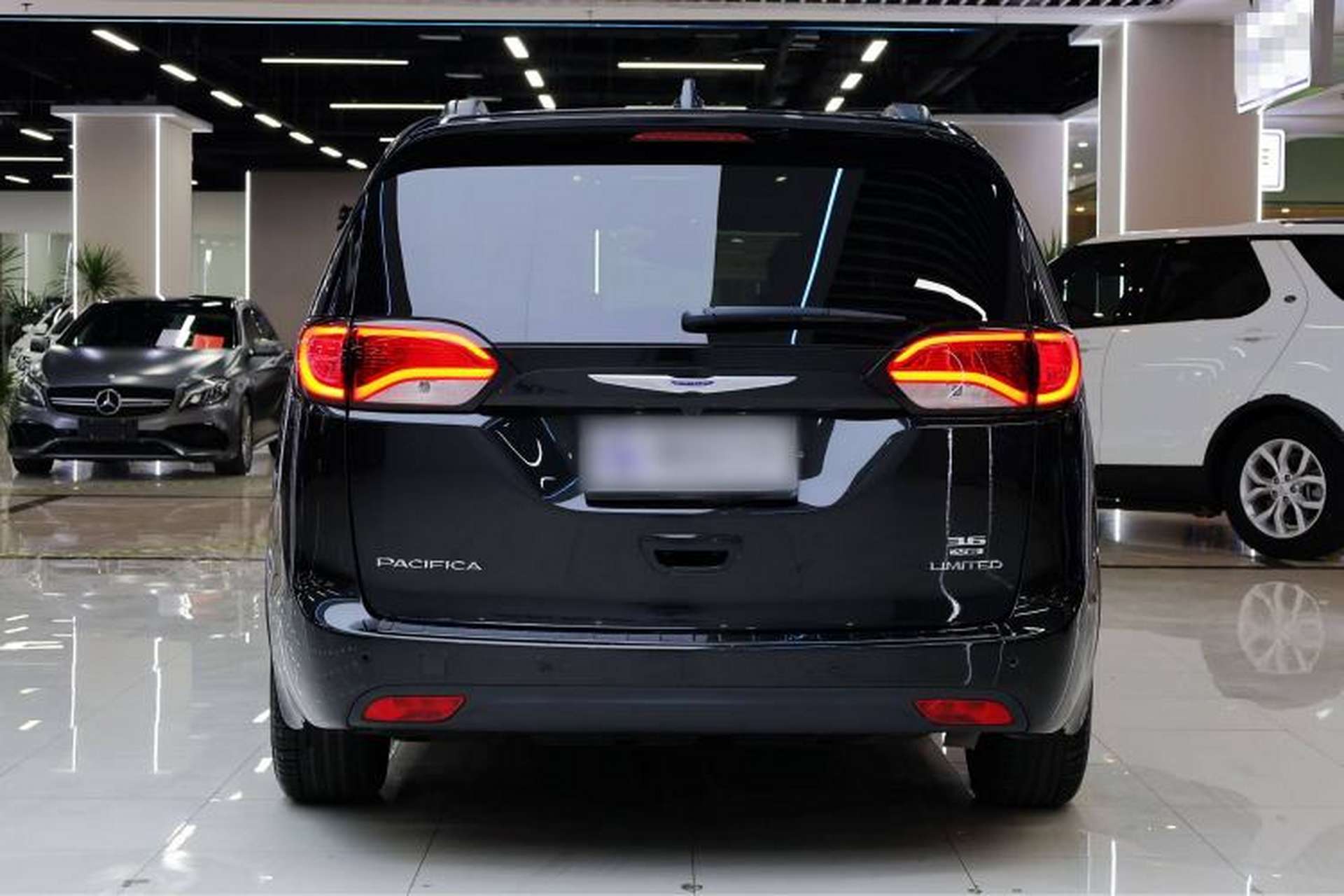 Used Chrysler Grand Voyager 2017 3.6L Premium Edition Exterior 4