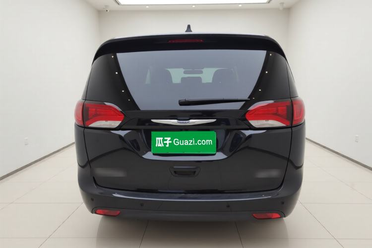 Used Chrysler Grand Voyager 2017 3.6L Premium Edition Exterior 4