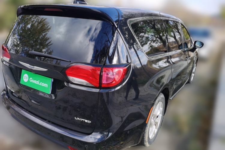 Used Chrysler Grand Voyager 2017 3.6L Premium Edition Exterior 5