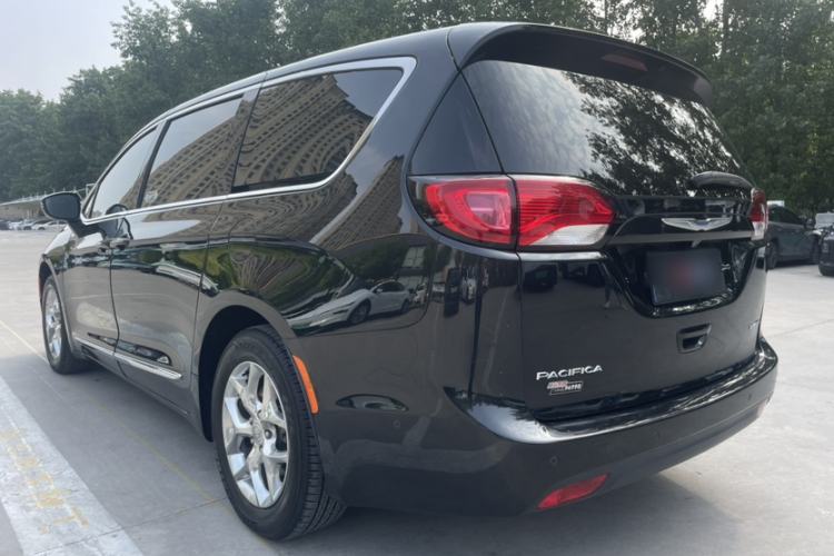Used Chrysler Grand Voyager 2017 3.6L Premium Edition Exterior 5