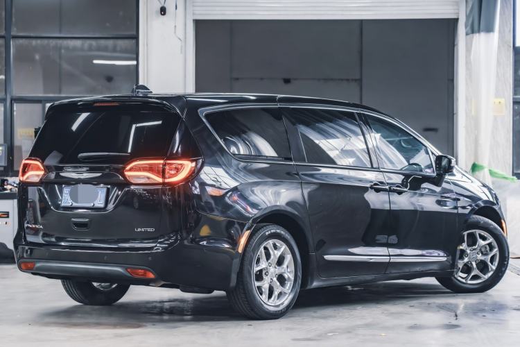 Used Chrysler Grand Voyager 2017 3.6L Premium Edition Exterior 5