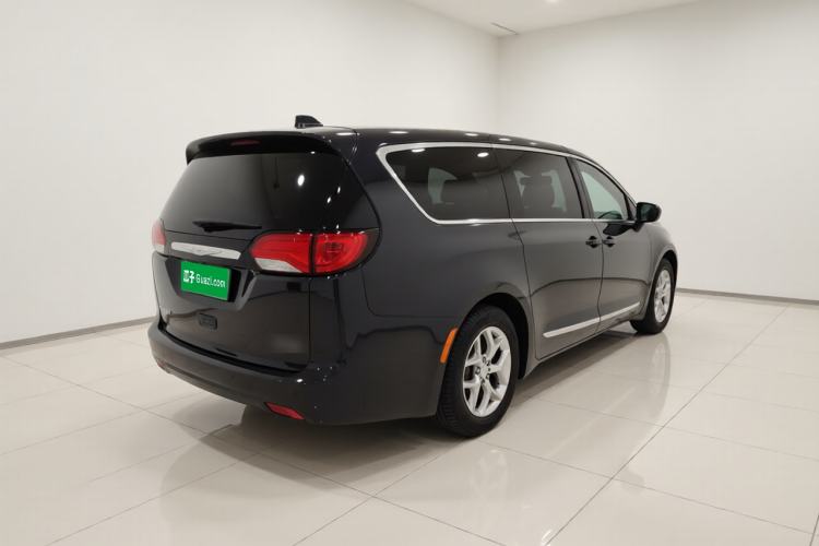 Used Chrysler Grand Voyager 2017 3.6L Premium Edition Exterior 5