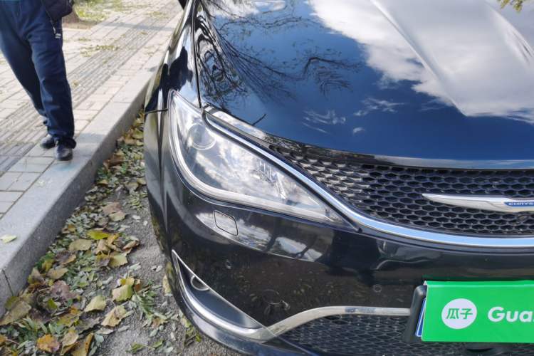 Used Chrysler Grand Voyager 2017 3.6L Premium Edition Exterior 6