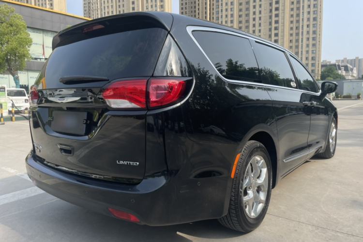 Used Chrysler Grand Voyager 2017 3.6L Premium Edition Exterior 6