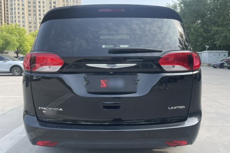 Used Chrysler Grand Voyager 2017 3.6L Premium Edition Exterior 7