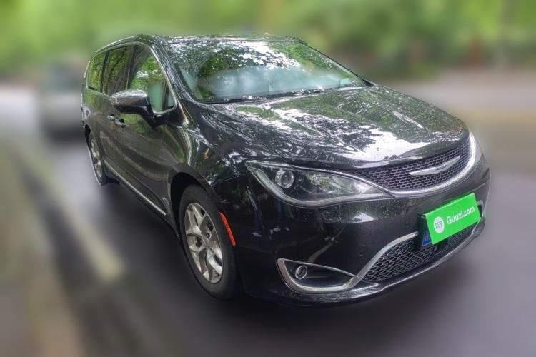 Used Chrysler Grand Voyager 2017 3.6L Premium Edition Front Right 45 Deg