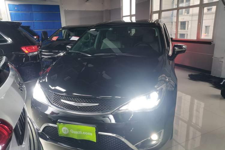 Used Chrysler Grand Voyager 2017 3.6L Premium Edition Front