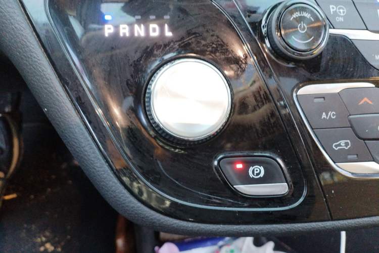 Used Chrysler Grand Voyager 2017 3.6L Premium Edition Gear Lever