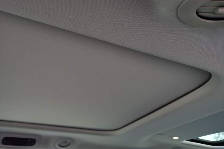 Used Chrysler Grand Voyager 2017 3.6L Premium Edition Headliner