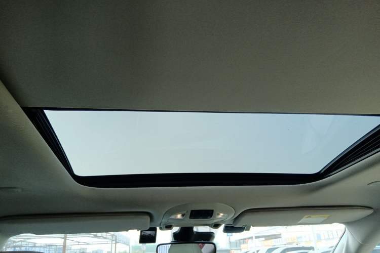 Used Chrysler Grand Voyager 2017 3.6L Premium Edition Headliner