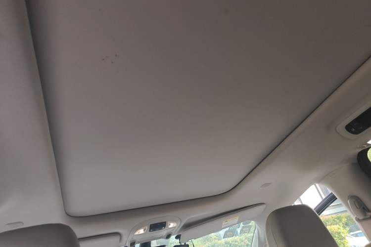Used Chrysler Grand Voyager 2017 3.6L Premium Edition Headliner