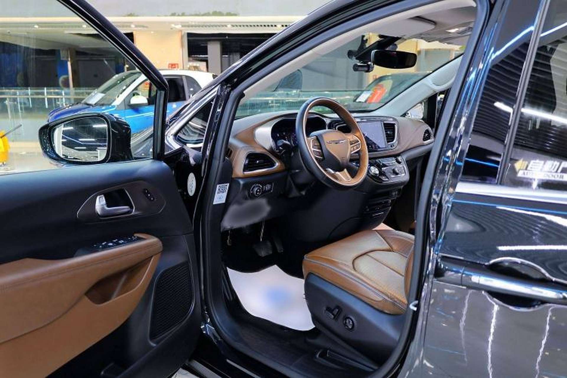 Used Chrysler Grand Voyager 2017 3.6L Premium Edition Interior 1