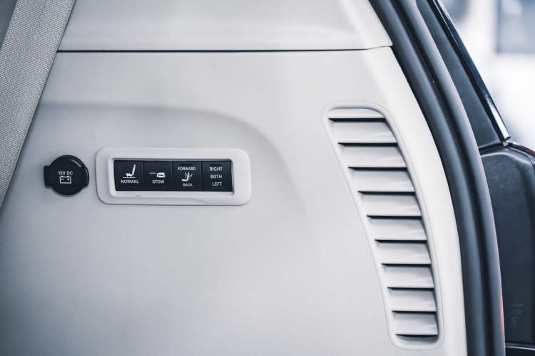 Used Chrysler Grand Voyager 2017 3.6L Premium Edition Interior 6