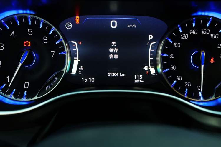 Used Chrysler Grand Voyager 2017 3.6L Premium Edition Interior 8