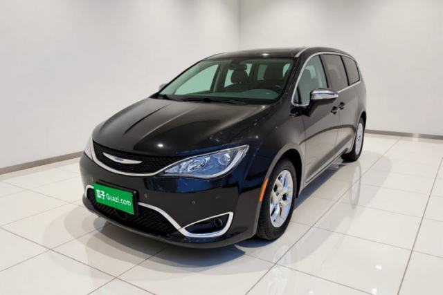 Used Chrysler Grand Voyager 2017 3.6L Premium Edition