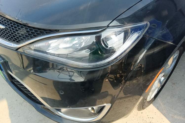 Used Chrysler Grand Voyager 2017 3.6L Premium Edition Left Front Headlight