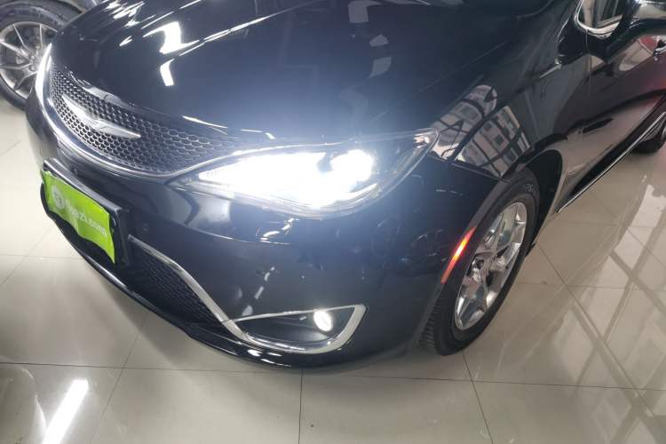 Used Chrysler Grand Voyager 2017 3.6L Premium Edition Left Front Headlight