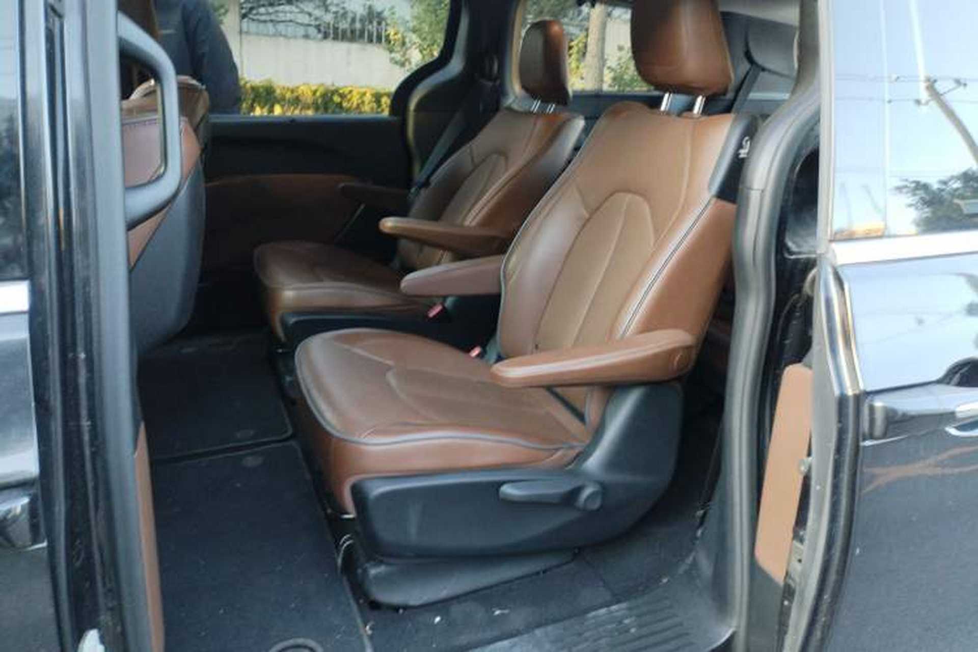Used Chrysler Grand Voyager 2017 3.6L Premium Edition Left Rear Seat