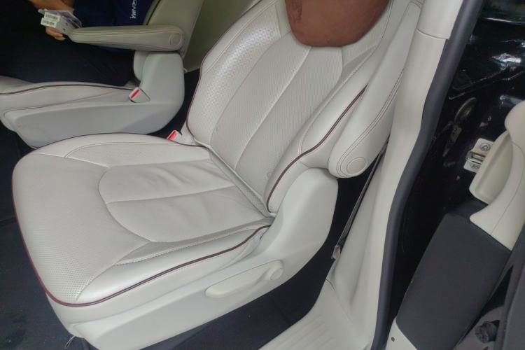 Used Chrysler Grand Voyager 2017 3.6L Premium Edition Left Rear Seat