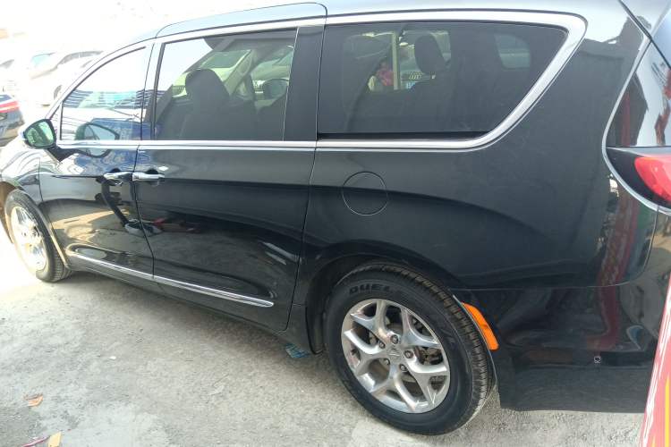 Used Chrysler Grand Voyager 2017 3.6L Premium Edition Left Side