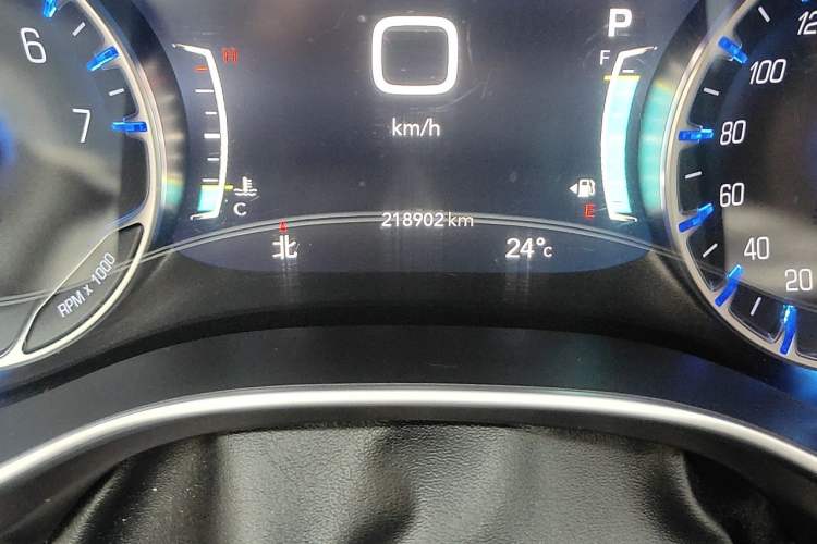 Used Chrysler Grand Voyager 2017 3.6L Premium Edition Odometer Close Up