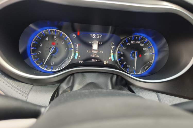 Used Chrysler Grand Voyager 2017 3.6L Premium Edition Odometer Close Up