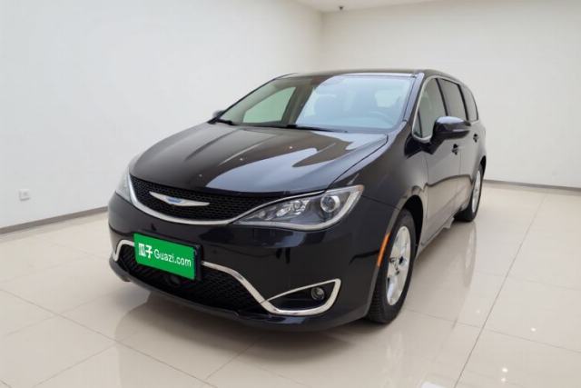 Used Chrysler Grand Voyager 2017 3.6L Premium Edition