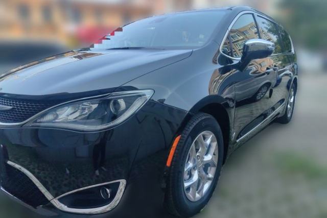 Używany Chrysler Grand Voyager 2017 3.6L Premium Edition