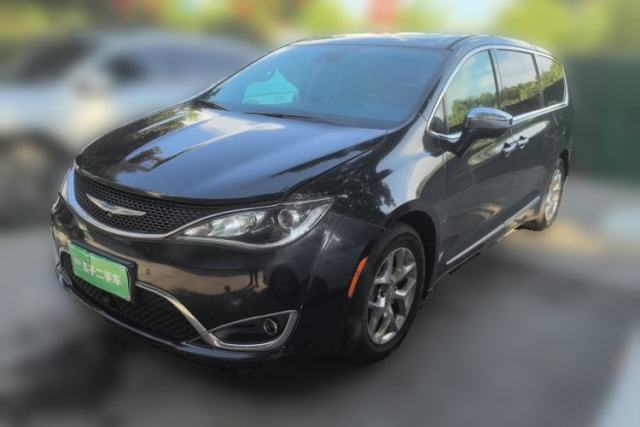 Used Chrysler Grand Voyager 2017 3.6L Premium Edition